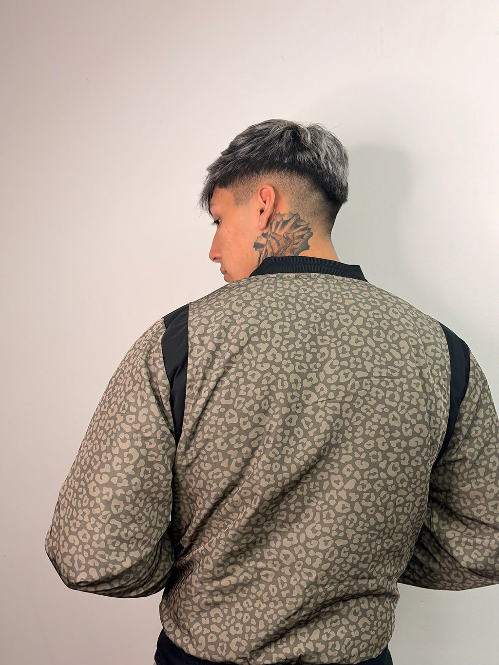 Bomber Aviator — Essential