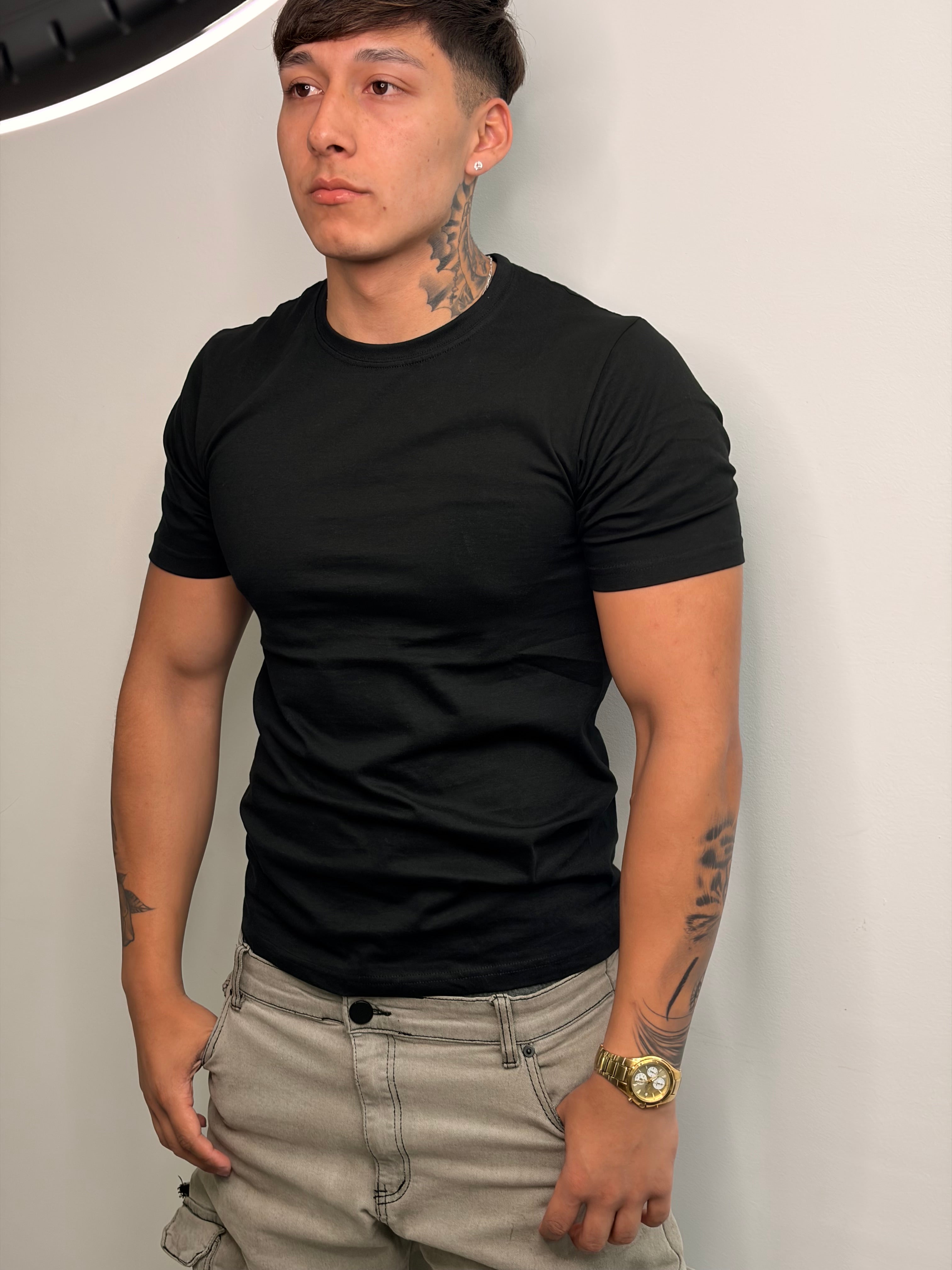 Polera Esencial Slim — Negro Ónix