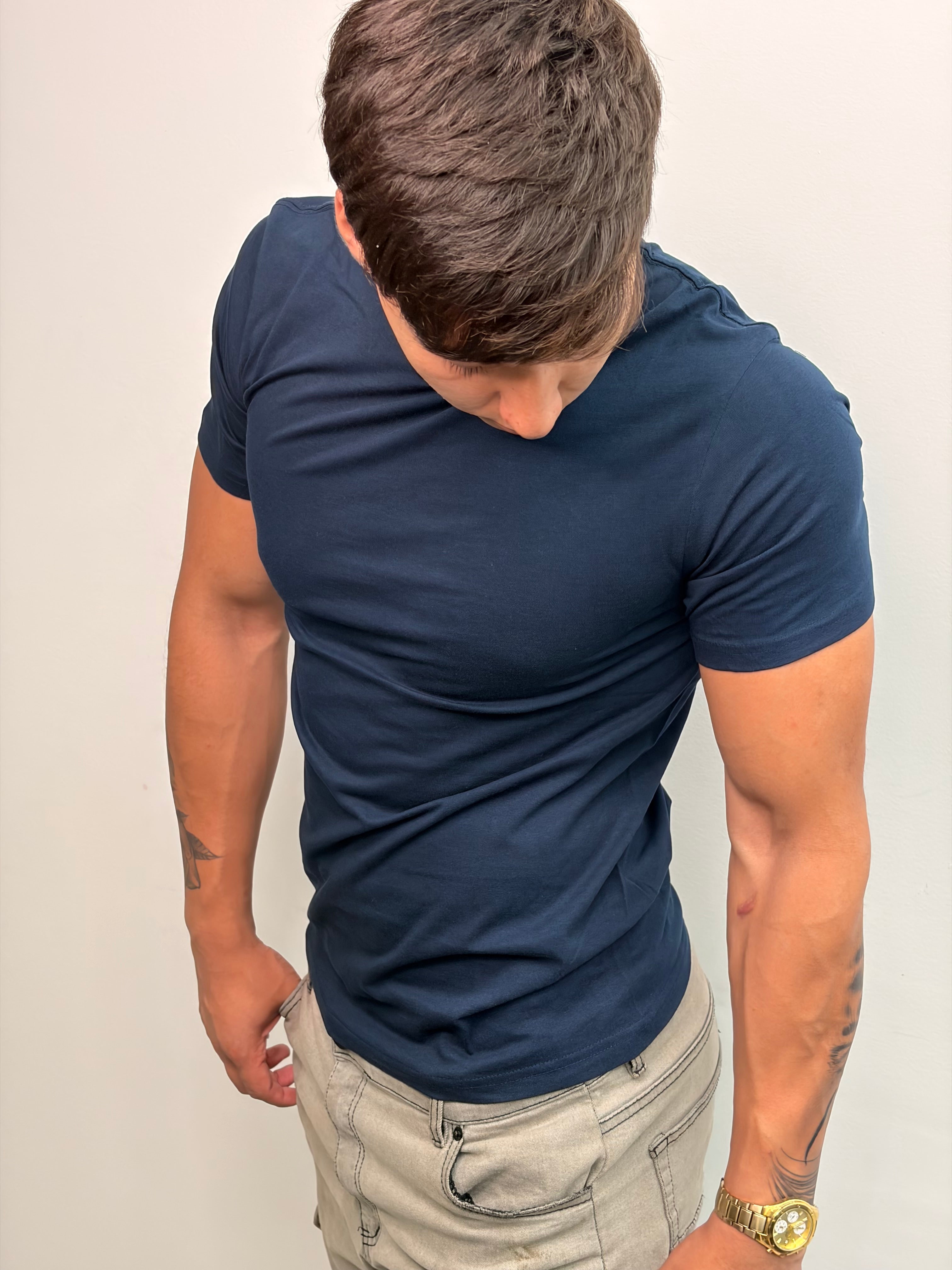 Polera Esencial Slim — Azul Cobalto
