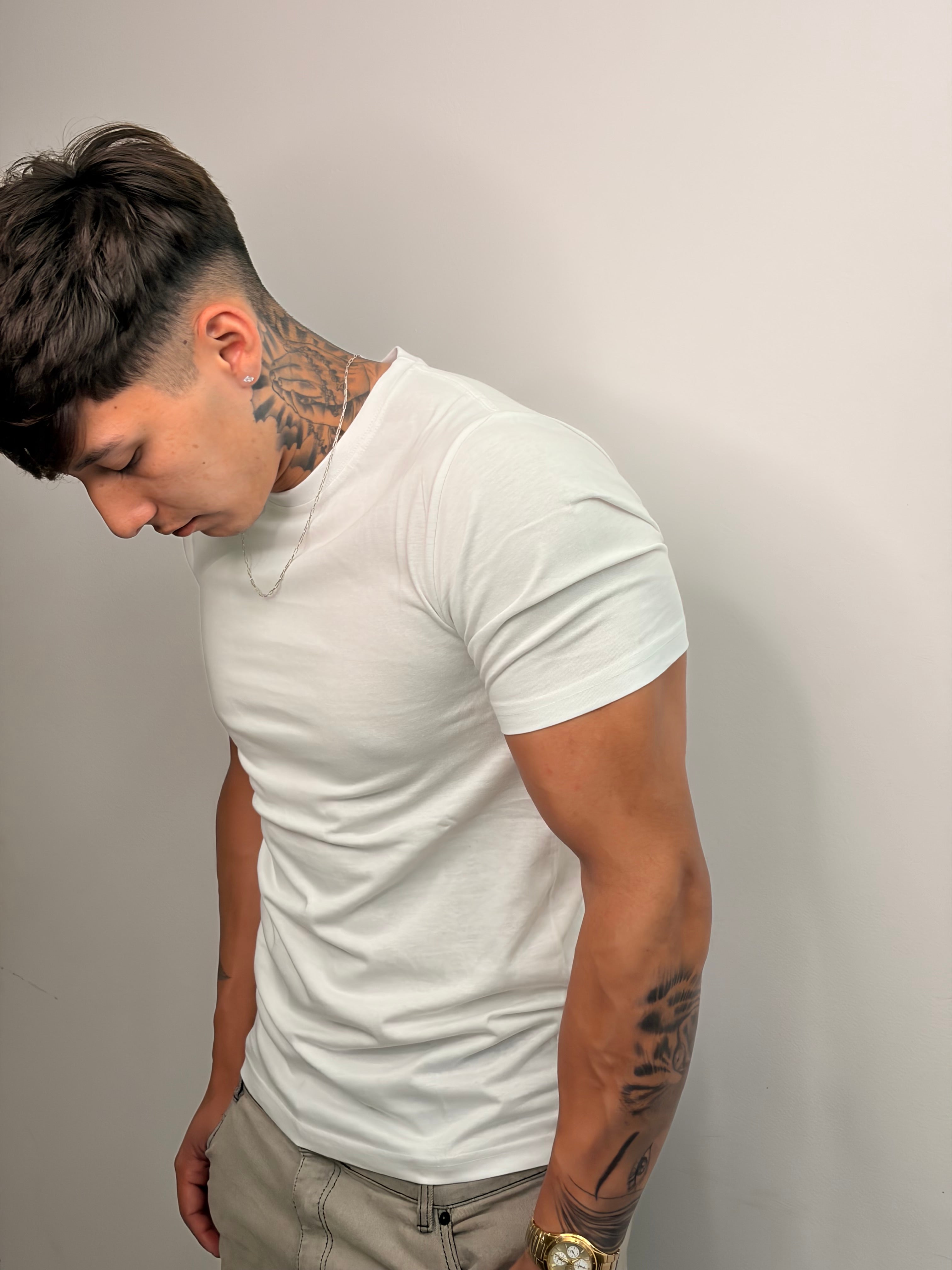 Polera Esencial Slim — Blanco Hueso