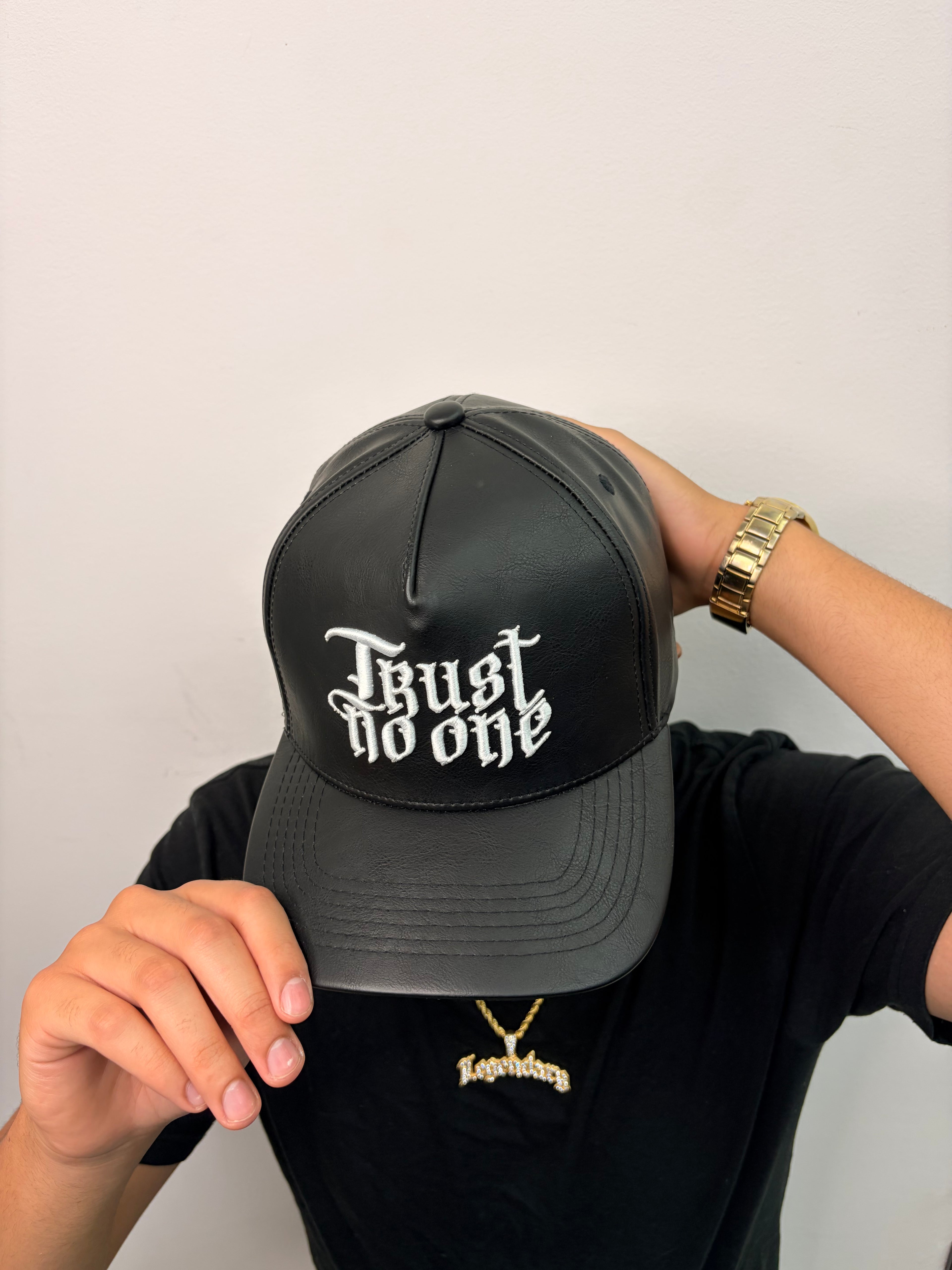 Gorro Satin Lined — Premium
