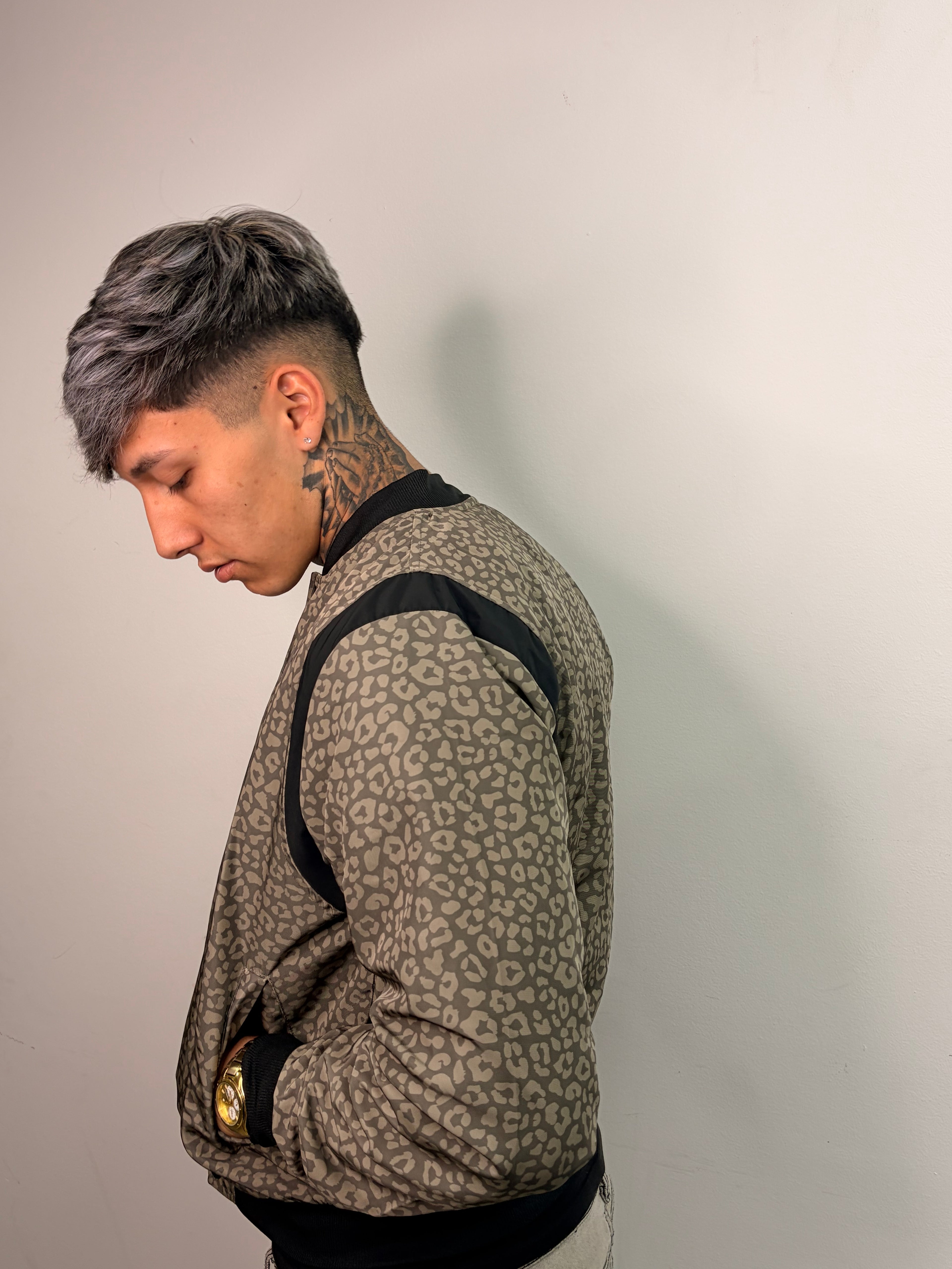 Bomber Aviator — Essential